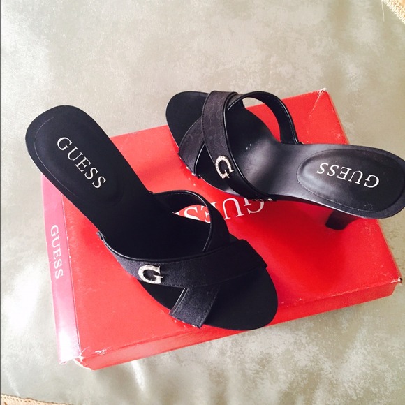 Brand new!! Never worn black guess shoes!