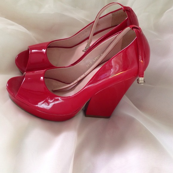 Sexy RED Andrea heels👠 - Picture 2 of 4