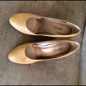 VANELi patent leather pumps - like NEW!!