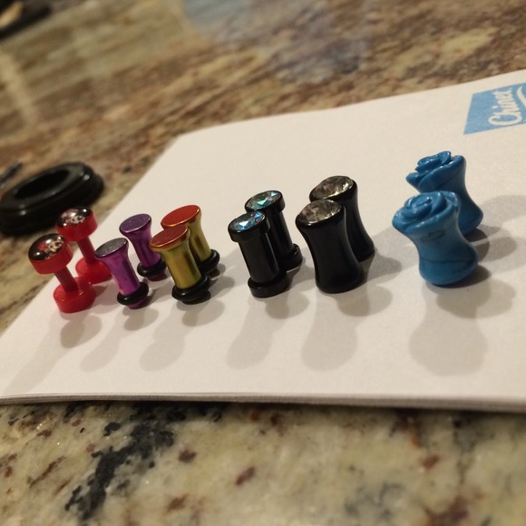 Plugs - Picture 2 of 2