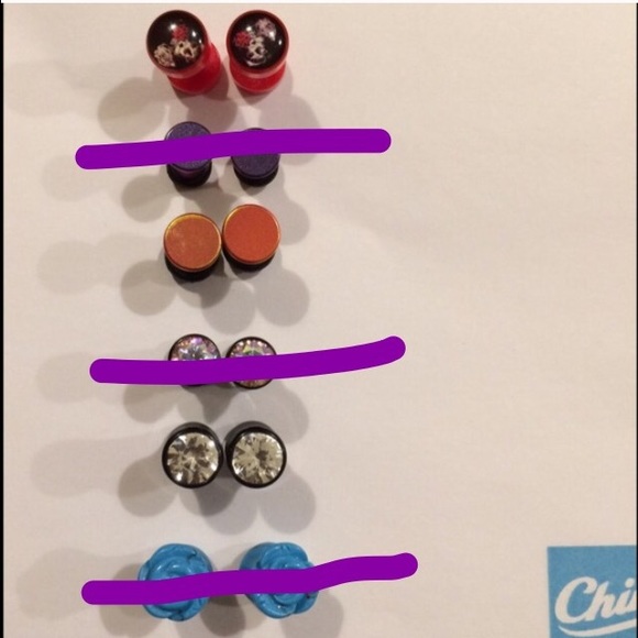 Plugs - Picture 1 of 2