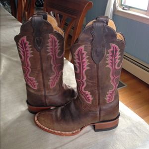 Justin boots size 6 B cowboy boots