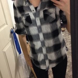 Quarter sleeve plaid button up