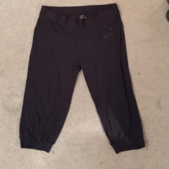 Nike Dri Fit flowy Capri pants