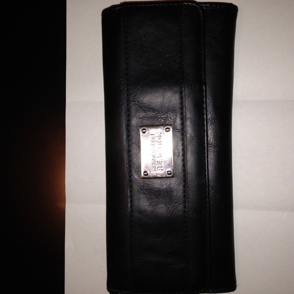 Kenneth Cole wallet/clutch. Black - Picture 1 of 4