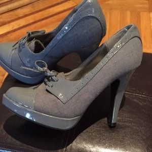Grey leather & denim heels