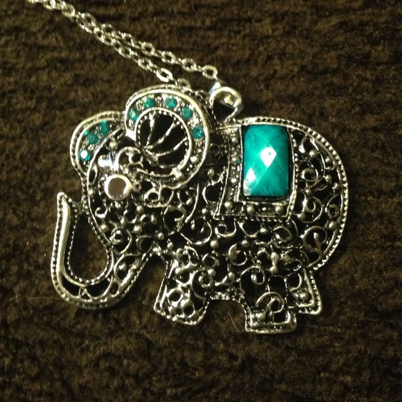 Jewelry - Elephant necklace