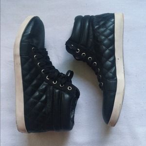 Black sneakers size 9