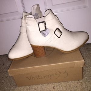 Jaclyn Cutout Ankle Bootie