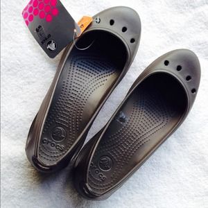 NWT crocs kadee brown espresso w9