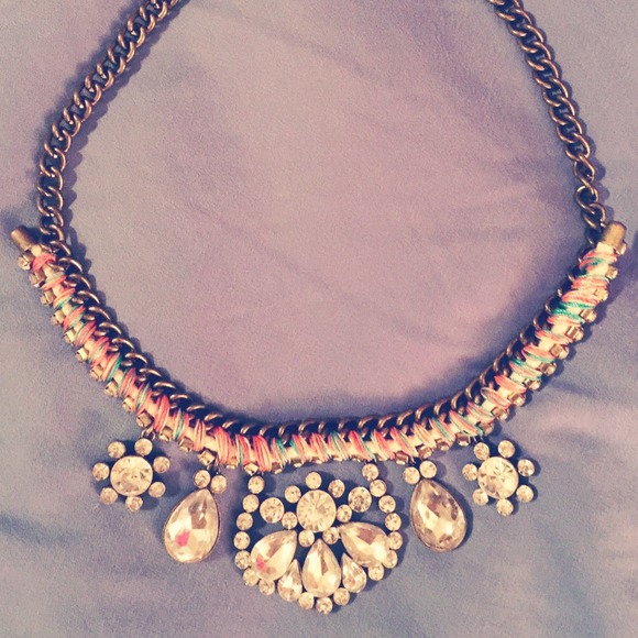 Super cute Hollister statement necklace