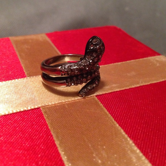 BCBG snake ring💍🐍 - Picture 2 of 4