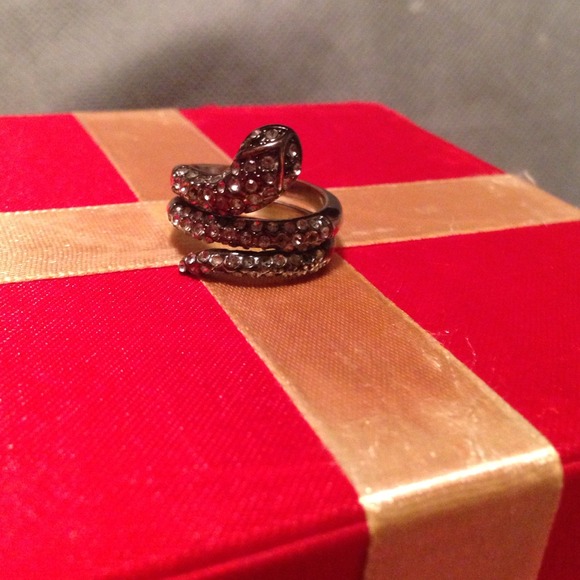 BCBG snake ring💍🐍 - Picture 3 of 4