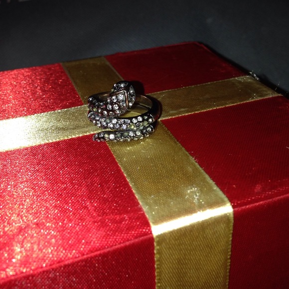 BCBG snake ring💍🐍 - Picture 4 of 4