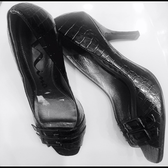 Black peep toe shoes