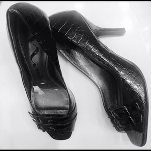 Black peep toe shoes