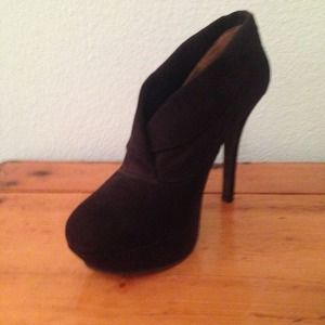 NWOT Sexy, Sexy, Sexy Black Suede Pumps