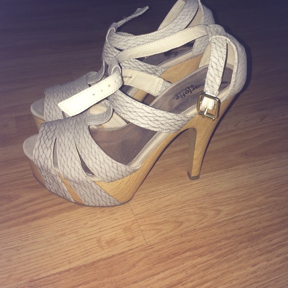 Heels ! - Picture 2 of 2