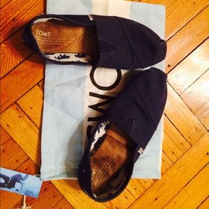 TOMS men's 8.5