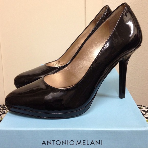 Size 6 Antonio Melani black patent heels