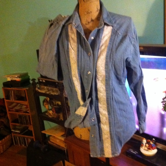 Blue jean type mat. Lacey blouse - Picture 3 of 3