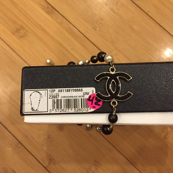 Authentic Chanel Collier - Picture 2 of 3