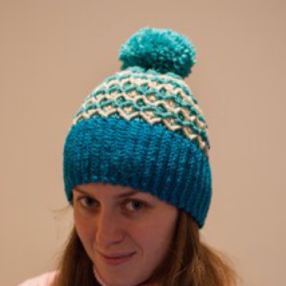 Hat with pompon. handmade - Picture 2 of 4
