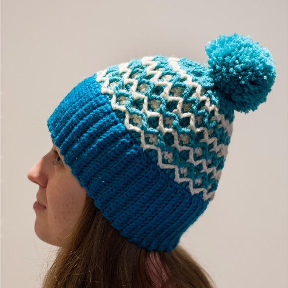 Hat with pompon. handmade - Picture 3 of 4