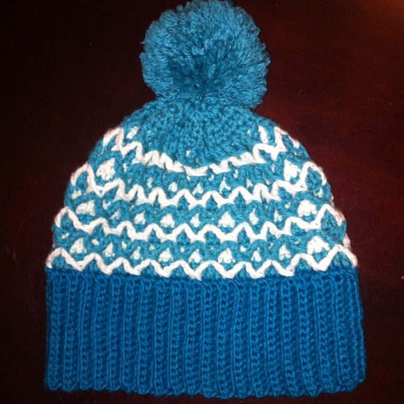 Hat with pompon. handmade - Picture 4 of 4