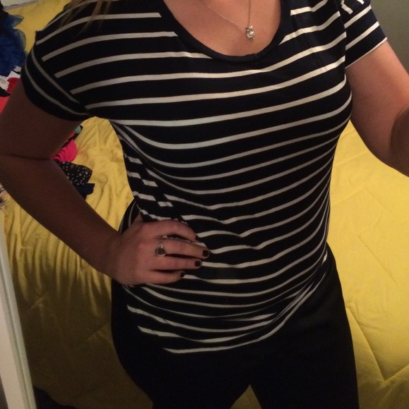 GAP top - Picture 1 of 2