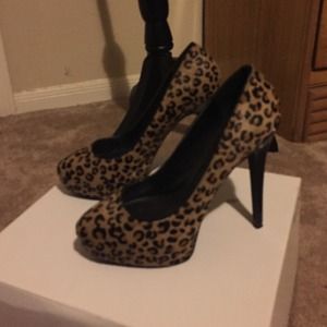 Leopard print heels ❤️❤️ SIZE CORRECTION! Size 8.5