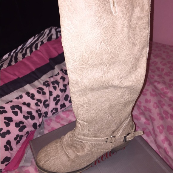 Boots👢 - Picture 1 of 3