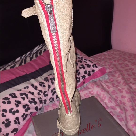 Boots👢 - Picture 3 of 3