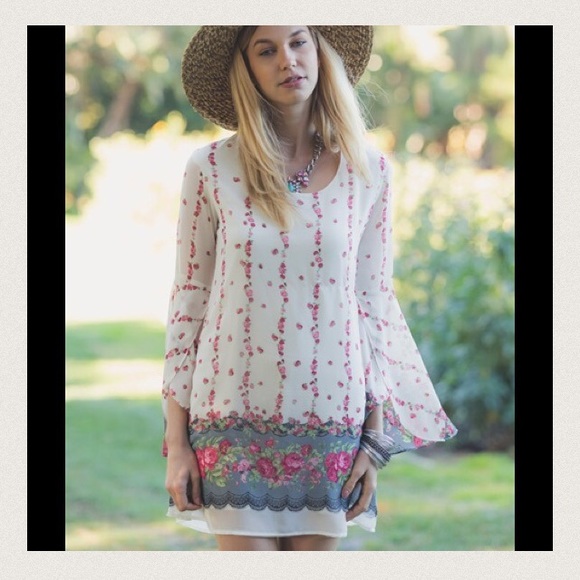Dresses & Skirts - 🚛SALE🚛Beautiful Chiffon floral Print Dress
