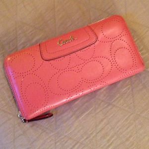 Used auth. Coach wallet pink/coral