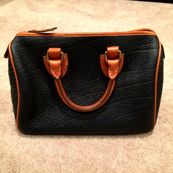 Dooney & Bourke Bags - Vintage Dooney and Bourke Navy Handbag Dooney & Bourke Bags - Vintage Dooney and Bourke Navy Handbag