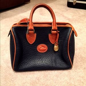 Dooney & Bourke Bags - Vintage Dooney and Bourke Navy Handbag Dooney & Bourke Bags - Vintage Dooney and Bourke Navy Handbag