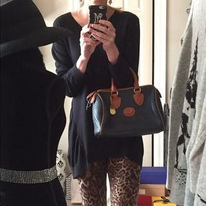 Dooney & Bourke Bags - Vintage Dooney and Bourke Navy Handbag Dooney & Bourke Bags - Vintage Dooney and Bourke Navy Handbag