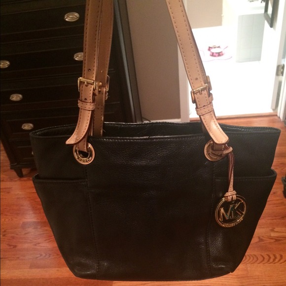 Michael Kors small leather bucket purse