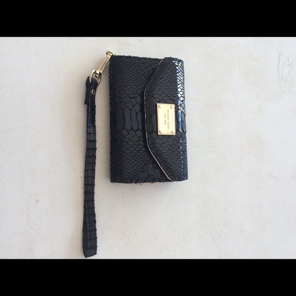 MK Wristlet/Phone Wallet 5/5s Snake Skin Design