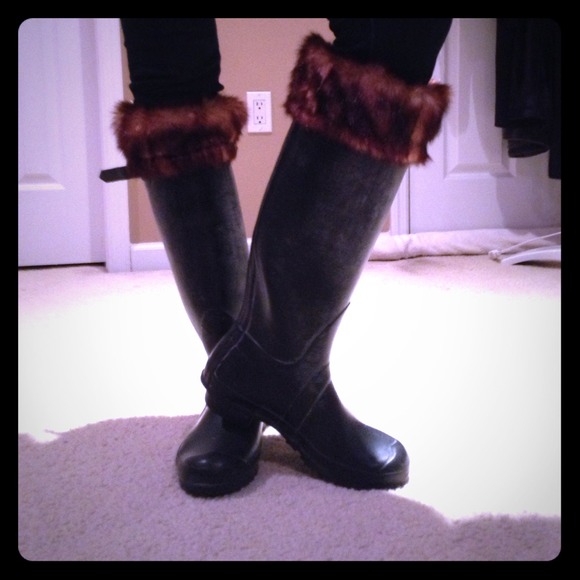 Leopard fur boot cuffs
