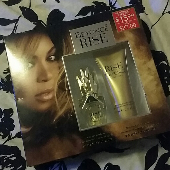 New never opened... Beyonce "Rise" gift set
