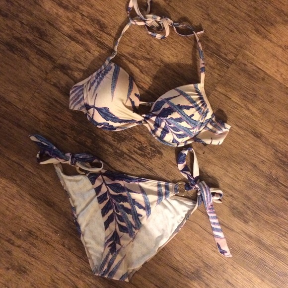 Tropical VS Bikini