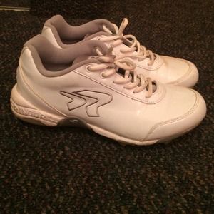White Light-Weight Metal Ringor softball cleats