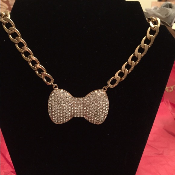 Diamond bow necklace