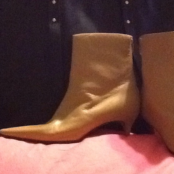 Cute short boots