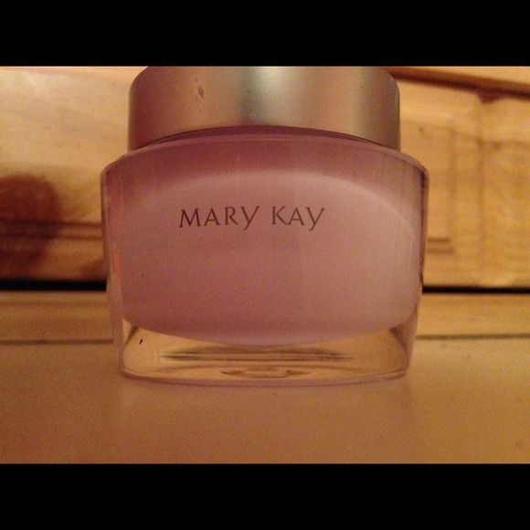 Oil free hydrating gel