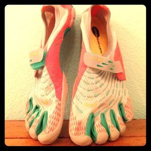 NWOT Toe Sneakers!!!!!!