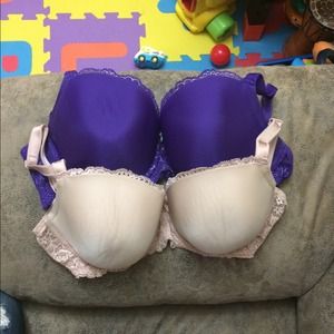 2 Victoria's Secret bras