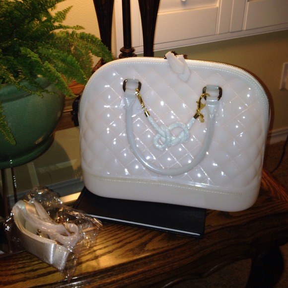 NWOT ADORABLE Patent Leather Bag from Italy 👗👜👠